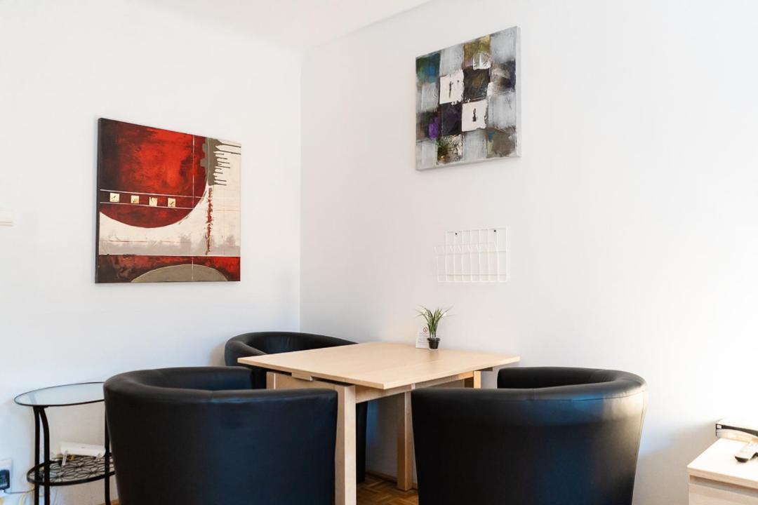 Central Living - Stephansdom Apartments Wenen Kamer foto
