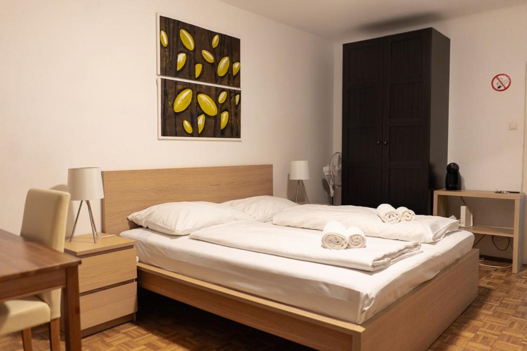 Central Living - Stephansdom Apartments Wenen Kamer foto